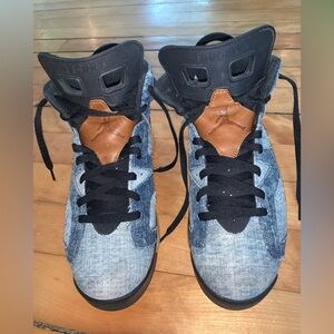 Blue and Black Sneakers with Textured High-Top Design